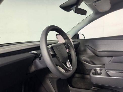 Used 2026 Tesla Model Y 2WD image 17