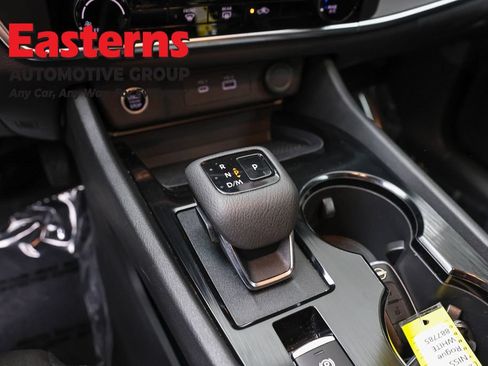Used 2023 Nissan Rogue S AWD/4WD image 20