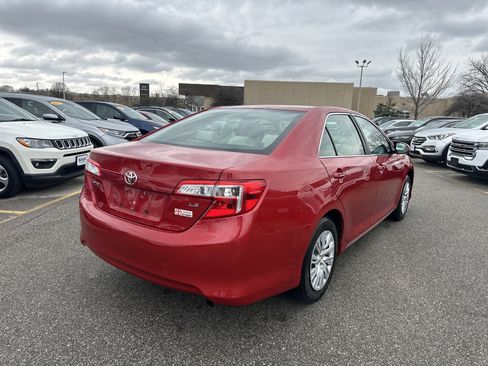 Used 2012 Toyota Camry LE image 4