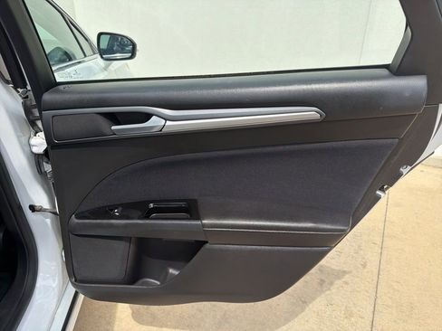 Used 2013 Ford Fusion SE image 16