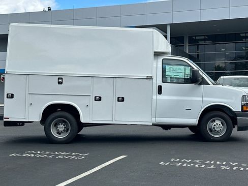 New 2024 Chevrolet Express 3500 w/ Power Convenience Package image 2