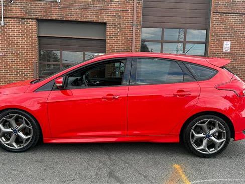 Used 2017 Ford Focus ST image 16