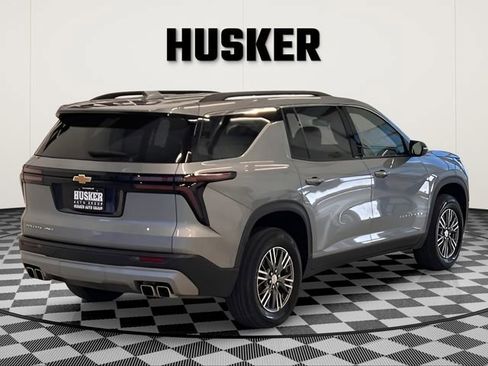 Used 2025 Chevrolet Traverse LT AWD/4WD image 9