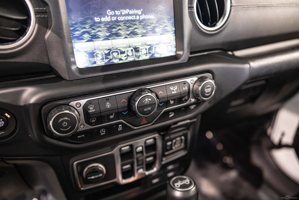 Used 2018 Jeep Wrangler Unlimited Sahara w/ Dual Top Group AWD/4WD image 25