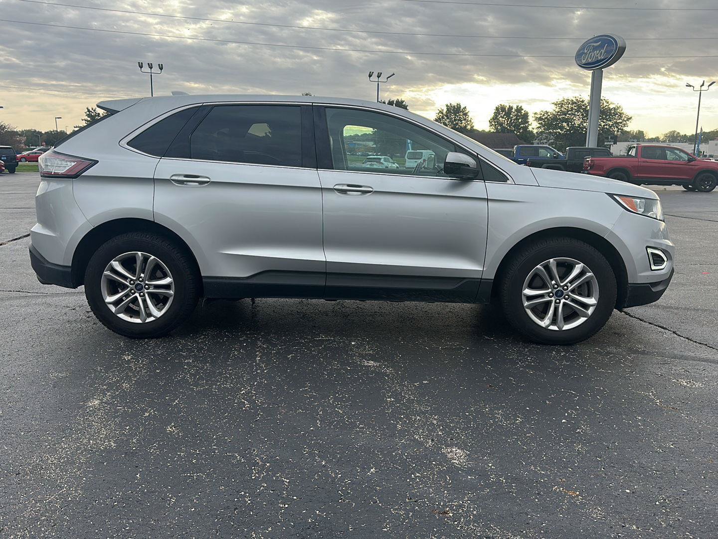 Used 2017 Ford Edge SEL w/ Equipment Group 201A AWD/4WD image 4