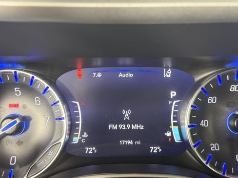 Used 2025 Chrysler Pacifica Select FWD image 18
