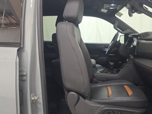 Used 2024 GMC Sierra 1500 AT4 AWD/4WD image 8