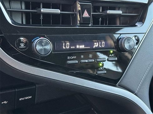 Used 2022 Toyota Camry SE image 37