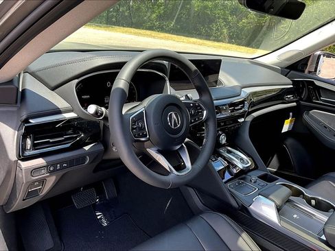 Used 2024 Acura MDX SH-AWD w/ Technology Package image 8