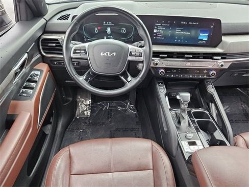 Used 2024 Kia Telluride EX w/ EX Captain's Chair Package image 7