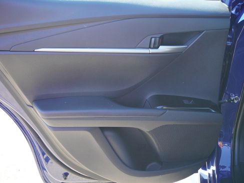 Used 2025 Toyota Camry SE image 11