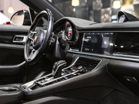 Used 2018 Porsche Panamera 4 image 22