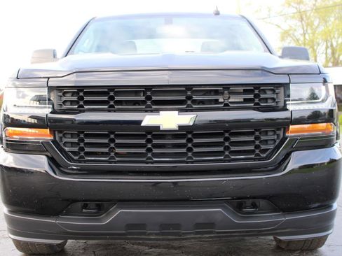 Used 2018 Chevrolet Silverado 1500 Custom w/ Custom Value Package image 2