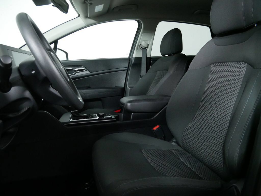 Used 2023 Kia Sportage LX AWD/4WD image 17