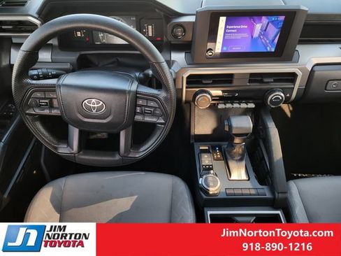 Used 2025 Toyota Tacoma SR5 AWD/4WD image 27
