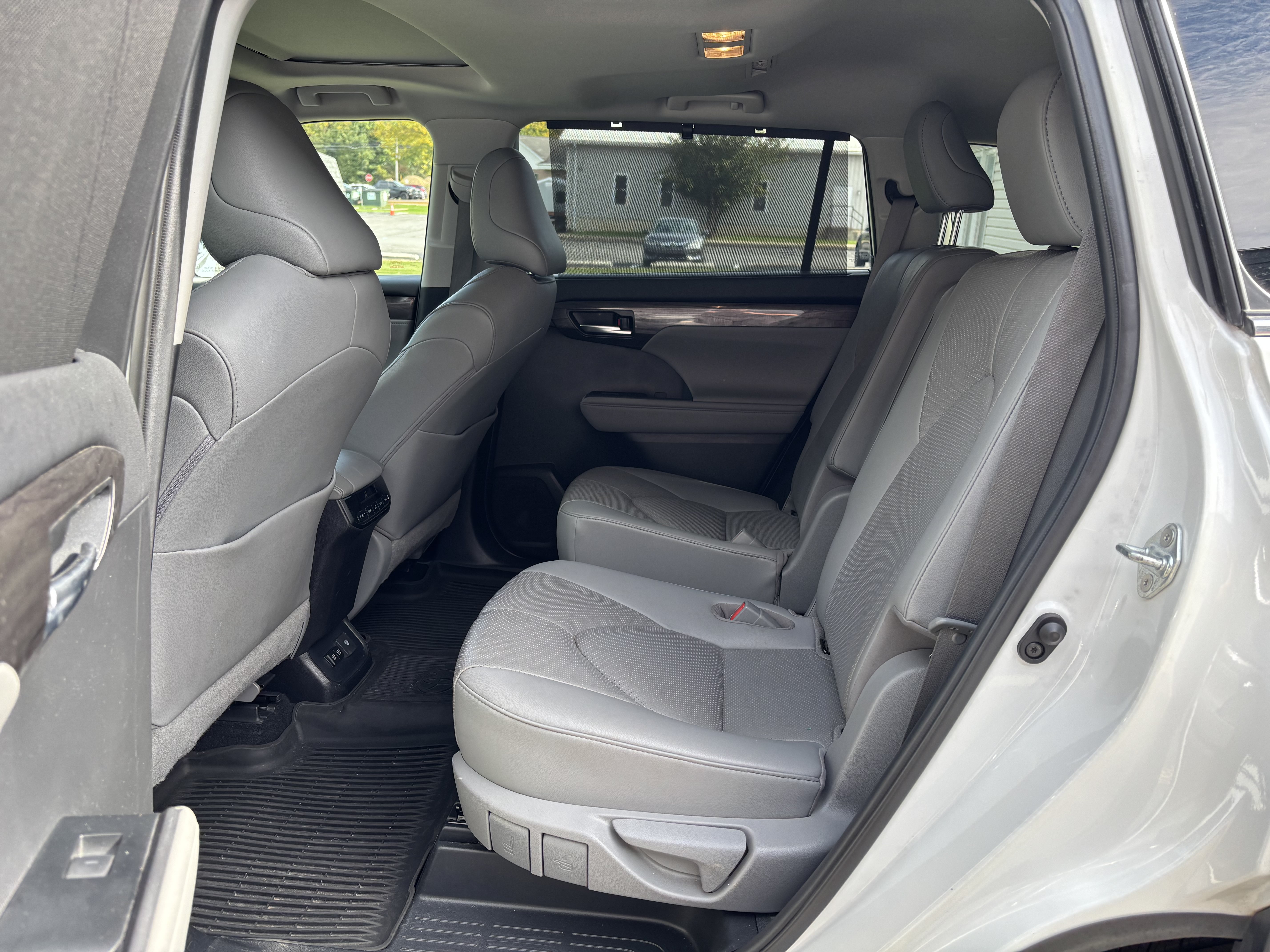 Used 2020 Toyota Highlander Limited AWD/4WD image 14