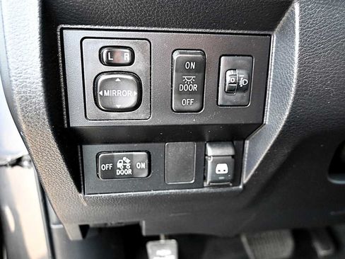 Used 2016 Toyota Tundra SR5 w/ SR5 Upgrade Package RWD image 20