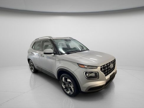 Used 2023 Hyundai Venue SEL w/ Cargo Package FWD image 3
