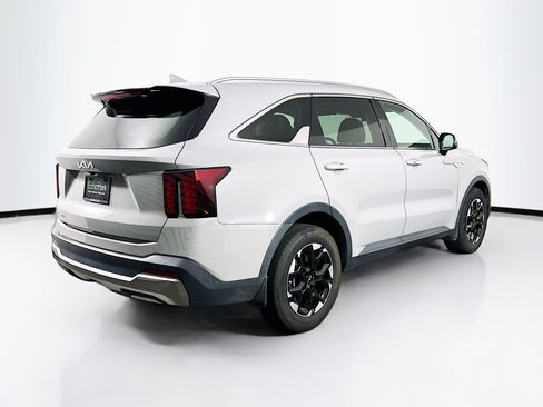 Used 2024 Kia Sorento S w/ Panoramic Sunroof Package FWD image 9