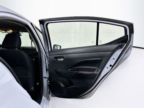 Used 2025 Nissan Versa SR FWD image 27