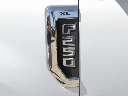 Used 2019 Ford F250 XL w/ Power Equipment Group image 39