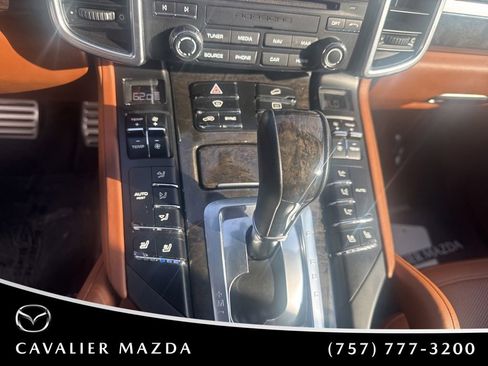 Used 2018 Porsche Cayenne Turbo AWD/4WD image 24