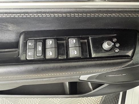 Used 2023 Jeep Wagoneer L Series II RWD image 14