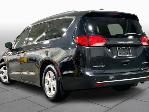 Used 2019 Chrysler Pacifica Touring Plus w/ Cold Weather Group image 11