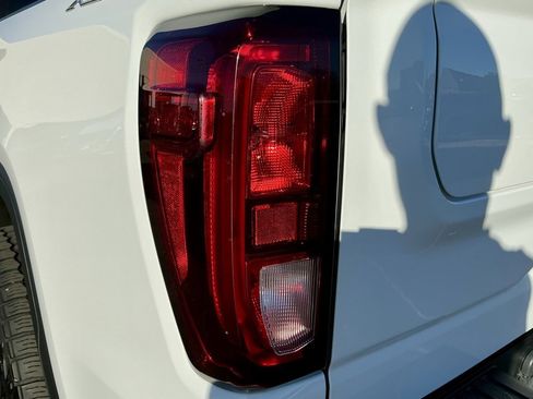 Used 2021 GMC Sierra 1500 Elevation image 17