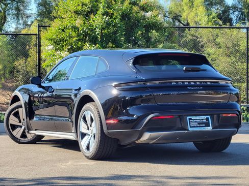 Used 2022 Porsche Taycan 4 Cross Turismo AWD/4WD image 3