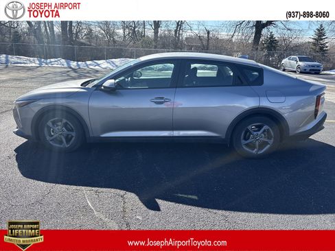 Used 2025 Kia K4 LXS image 1