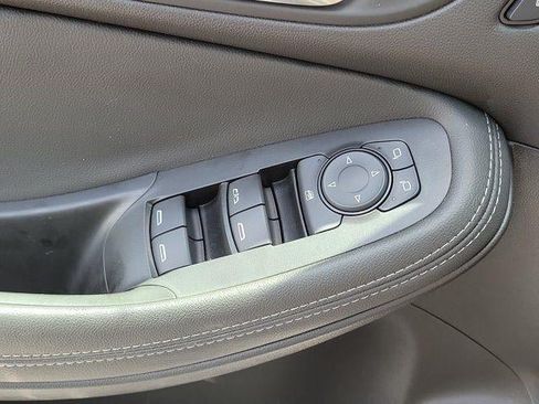 Used 2023 Buick Encore GX Essence w/ Experience Buick Package FWD image 17