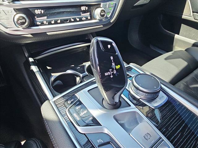Used 2022 BMW 740i w/ M Sport Package RWD image 12
