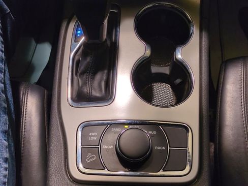 Used 2021 Jeep Grand Cherokee Limited image 19