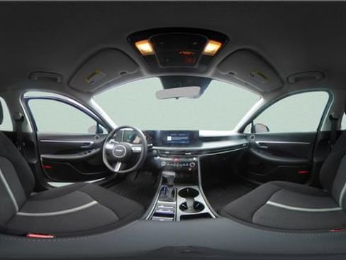 Certified 2025 Hyundai Sonata SE FWD image 10