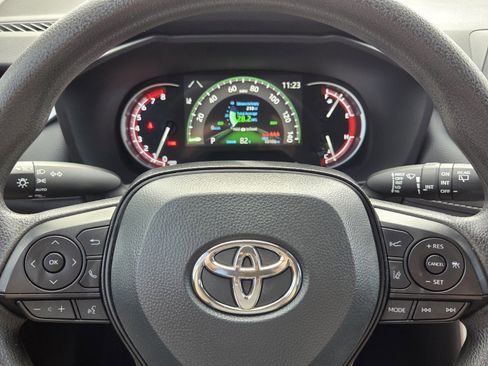 Used 2025 Toyota RAV4 XLE image 17