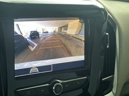 Used 2023 Chevrolet Traverse LS FWD image 19