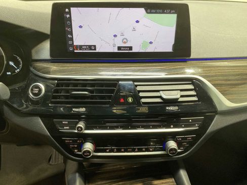 Used 2019 BMW 530e xDrive w/ Convenience Package image 16