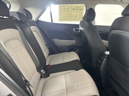 Used 2025 Hyundai Venue SEL FWD image 26