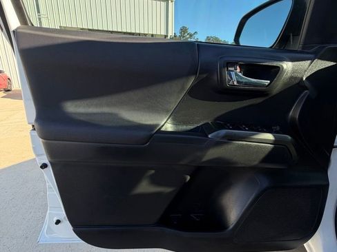 Used 2023 Toyota Tacoma TRD Sport image 9