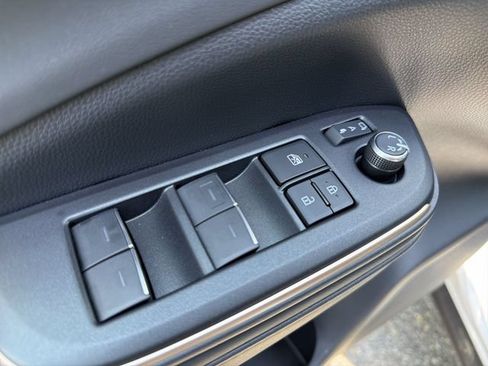 Used 2023 Toyota Crown AWD/4WD image 13