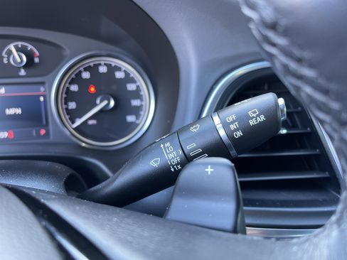 Used 2023 Buick Enclave Essence image 20