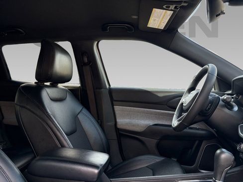 Used 2024 Jeep Compass Latitude image 7