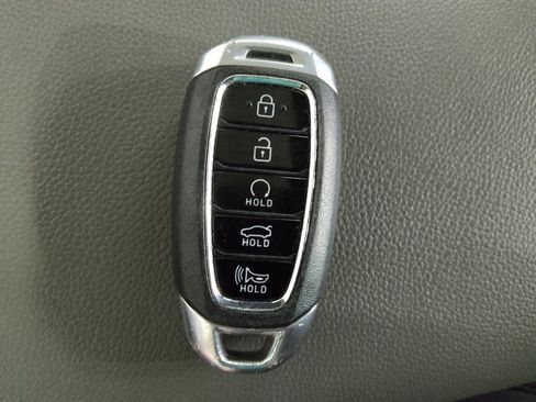 Used 2022 Hyundai Elantra SEL w/ Convenience + Premium Package FWD image 32
