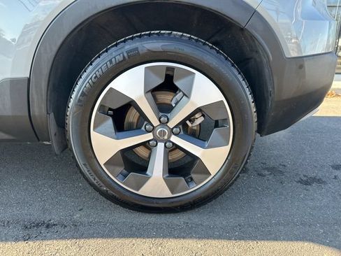 Certified 2025 Volvo XC40 B5 Plus AWD/4WD image 9