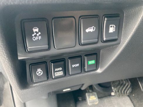 Used 2018 Nissan Rogue SV w/ Premium Package image 36