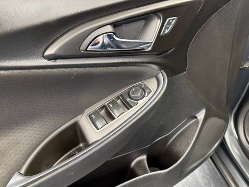 Used 2017 Chevrolet Malibu LT image 22