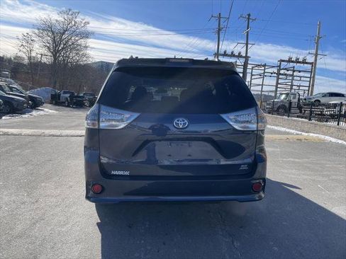 Certified 2020 Toyota Sienna SE w/ SE Preferred Package image 4
