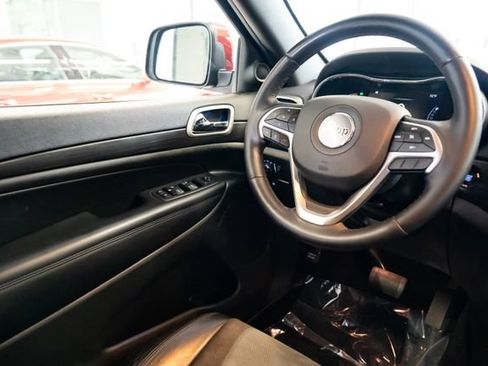 Used 2020 Jeep Grand Cherokee Altitude AWD/4WD image 11