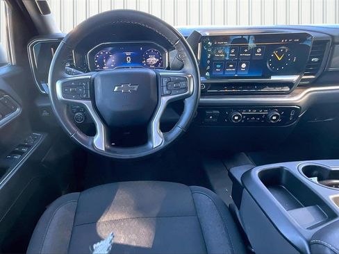 Used 2024 Chevrolet Silverado 1500 RST image 2